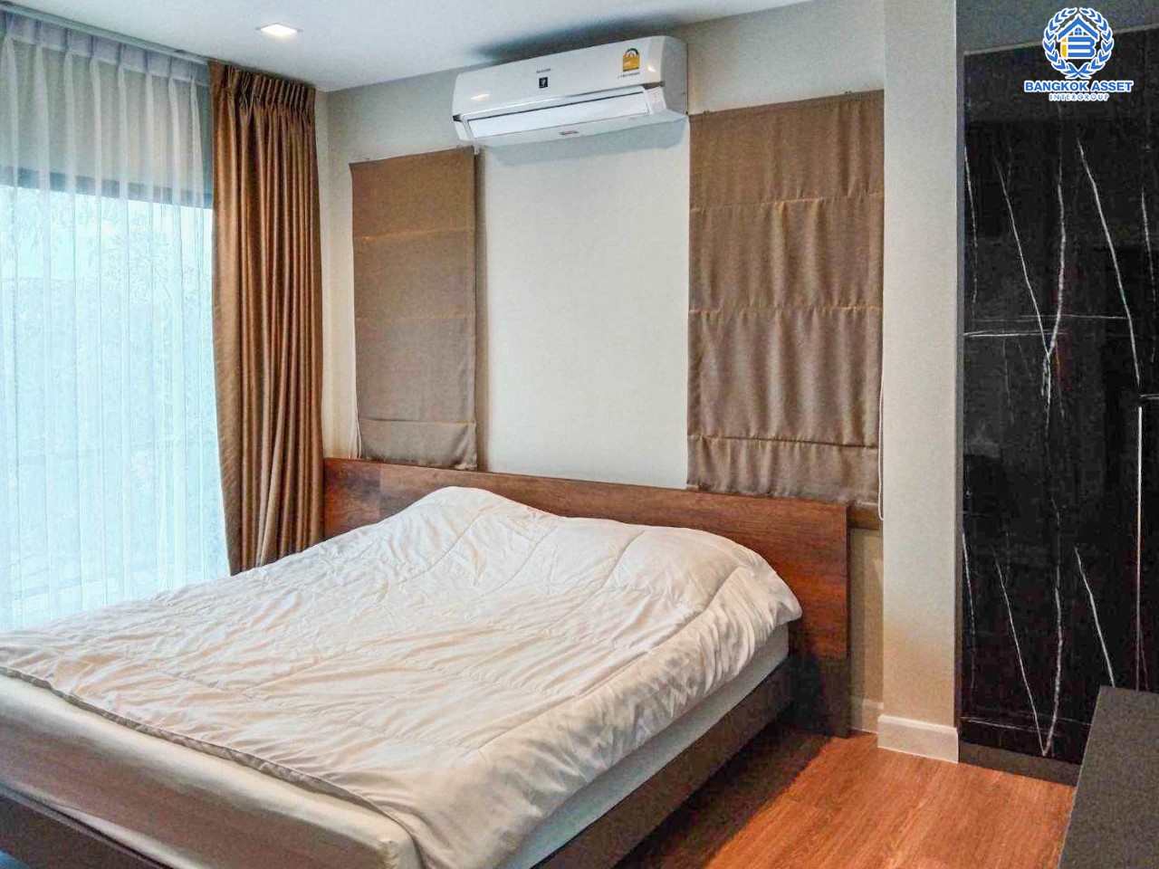 บ้านมือสอง ม.เวนิว พระราม9 หลังมุม เนื้อที่ 51.4 ตร.ว. ฟังก์ชัน 3 ห้องนอน 3 ห้องน้ำ จอดรถได้ 2 คัน บนทำเลเชื่อมต่อหลายเส้นทาง ถ.ศรีนครินทร์, ถ.กรุงเทพกรีฑา, ถ.ร่มเกล้า, ถ.รามคำแหง ใกล้ทางด่วน "ทับช้าง มอเตอร์เวย์" และ ทางด่วน ศรีรัช และแฟชั่นไอส์แลนด์...